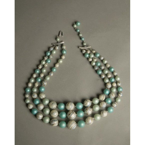 VINTAGE PLASTIC JEWELRY NECKLACE MADE IN JAPAN - Picture 2 of 2